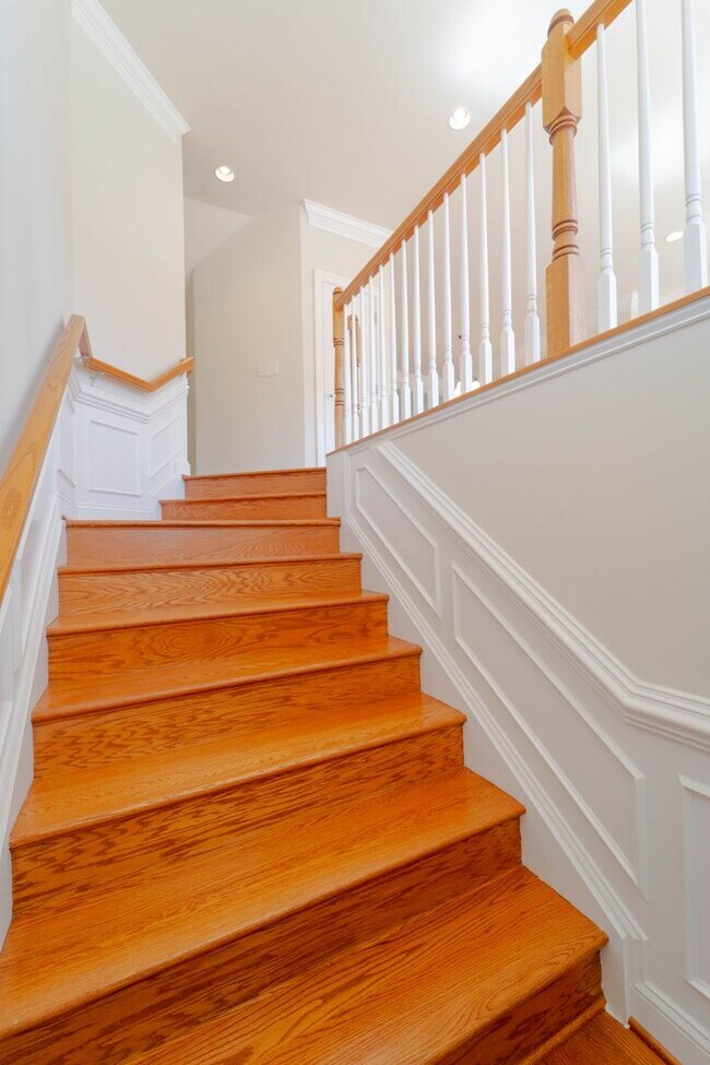 Foto del edificio - Gorgeous 3 Level Townhome