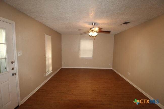 Building Photo - 825 Michelle Dr