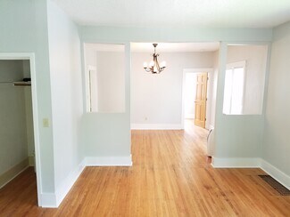 Building Photo - 1144 Center St W