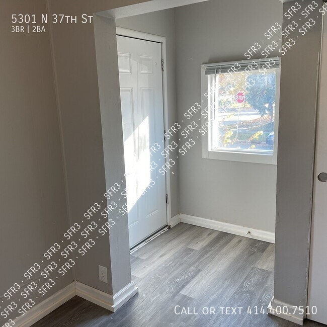 Building Photo - Beautiful & Updated 3BR Home in Milwaukee!