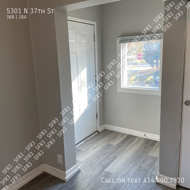 Foto del edificio - Beautiful & Updated 3BR Home in Milwaukee!