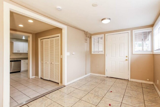 Foto del edificio - 1043 E Indianola Ave