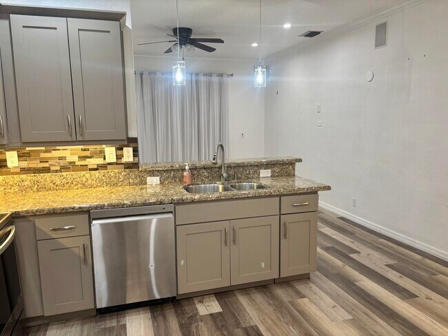 Foto del edificio - 5207 Eagle Cay Pl