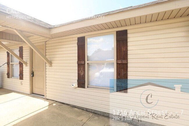 Building Photo - Renovated 2-bed, 1 bath apt all - includes...