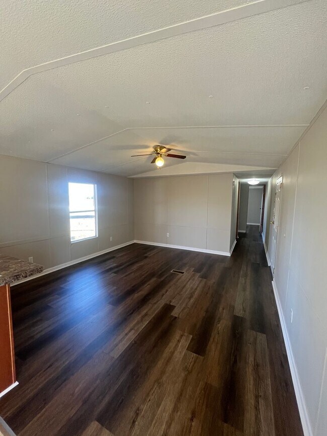 Foto del edificio - 1241 W Georgia Rd