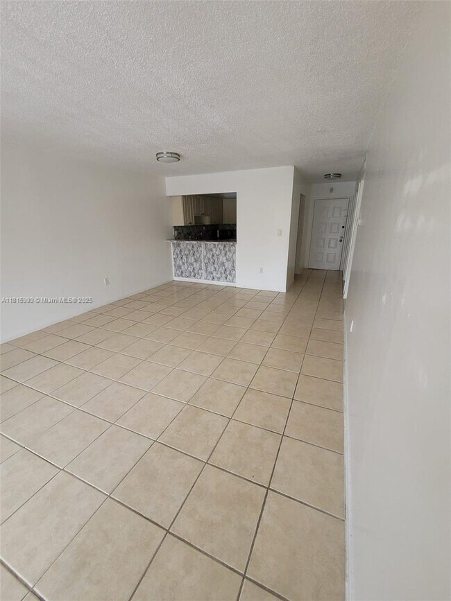 Foto del edificio - 6990 NW 186th St