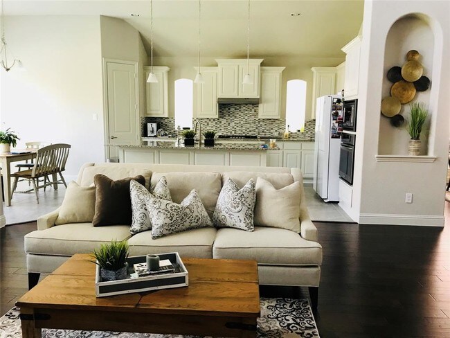 Building Photo - 12970 Sellaronda Way