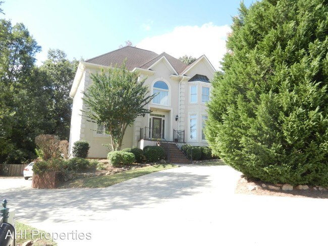 Building Photo - 5097 Lake Crest Cir