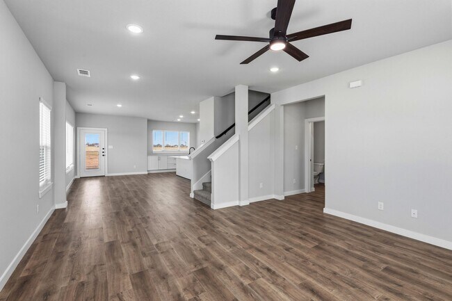 Foto del edificio - AVAILABLE NOW! NEW LUXURIOUS TRIPLEX LOCATED ON 1-ACRE LOT IN MIDLOTHIAN, TX!