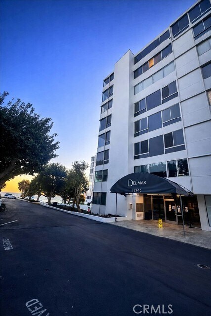 Building Photo - 17352 Sunset Blvd