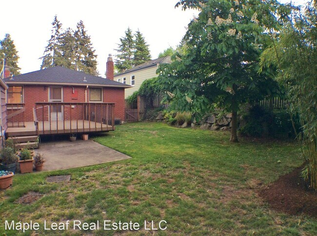 Foto del edificio - 2 br, 1 bath House - 10309 12th Ave NE