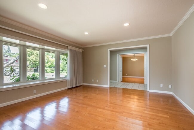 Building Photo - Beautiful Los Altos Home with Spacious Bac...