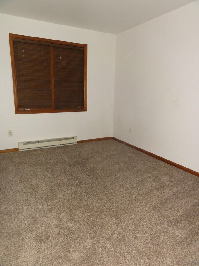 Foto del edificio - Evergreen 3 Bedroom, 2 Bath Townhome, brea...