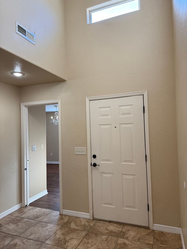 Building Photo - 2043 Villa Napoli Loop E