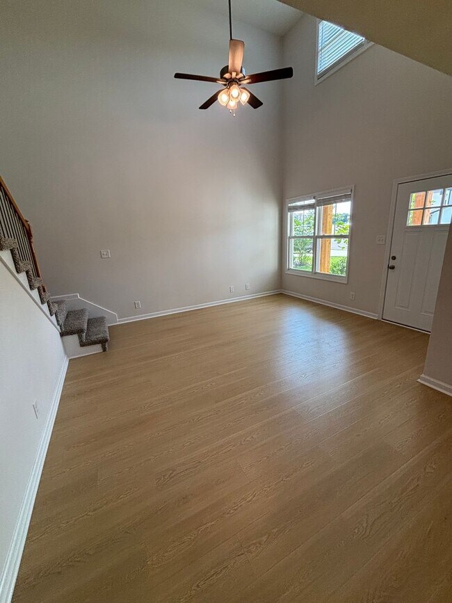 Building Photo - Charming Home in Sango!
