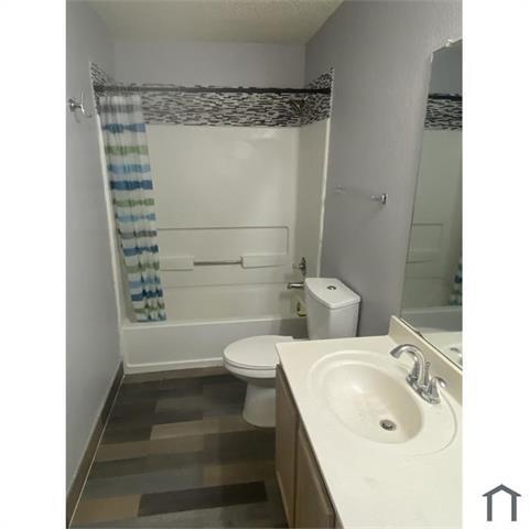 Foto del edificio - 2001 Barton Springs Dr