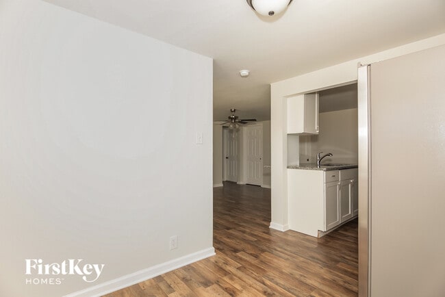 Foto del edificio - 1208 Redland Dr