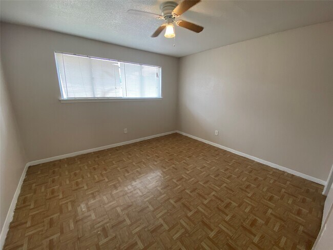 Foto del edificio - 5610 Royal Palms St