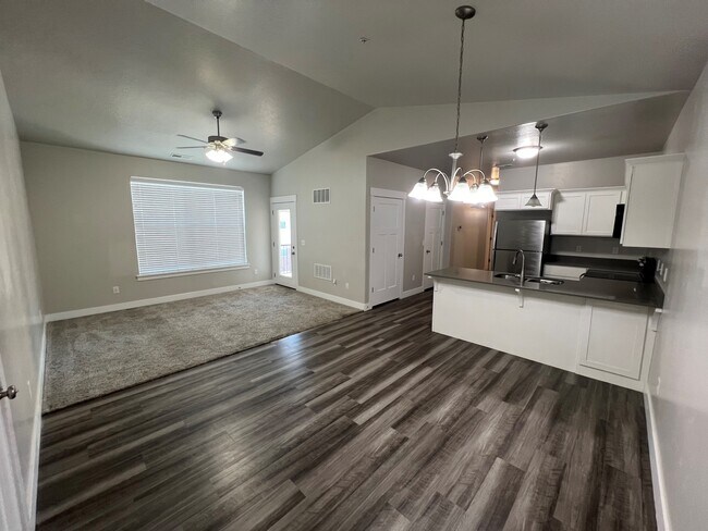 Foto del edificio - 3696 W 1850 N