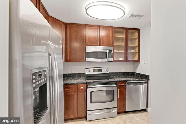 Building Photo - 155 Potomac Passage