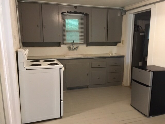 Kitchen - 660 W Washington St