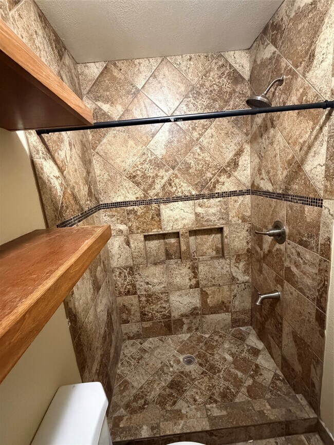 Foto del edificio - 1310 Bayou Shore Dr