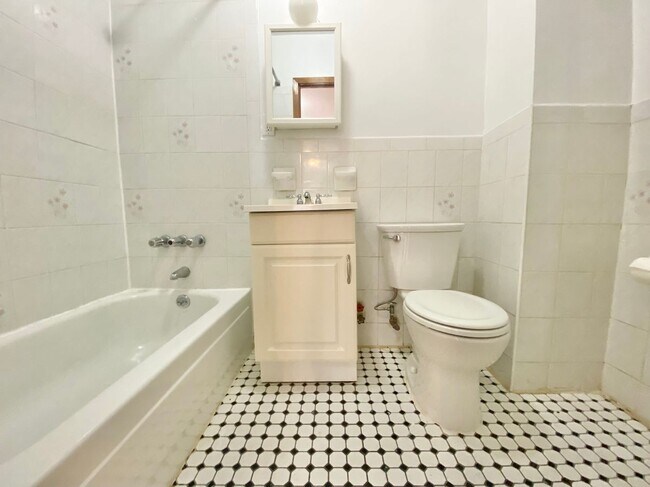 Building Photo - Sunny Studio | E 11th Street