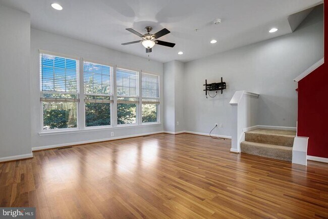 Foto del edificio - 13250 Shawnee Ln
