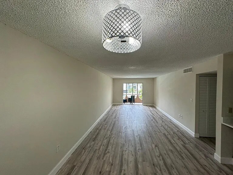 Foto principal - 4670 W 13th Ln