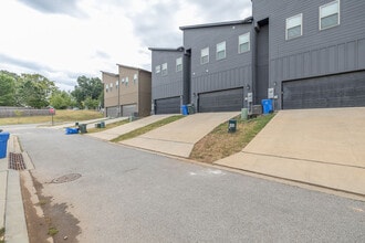 Building Photo - 2164 W Million Ln