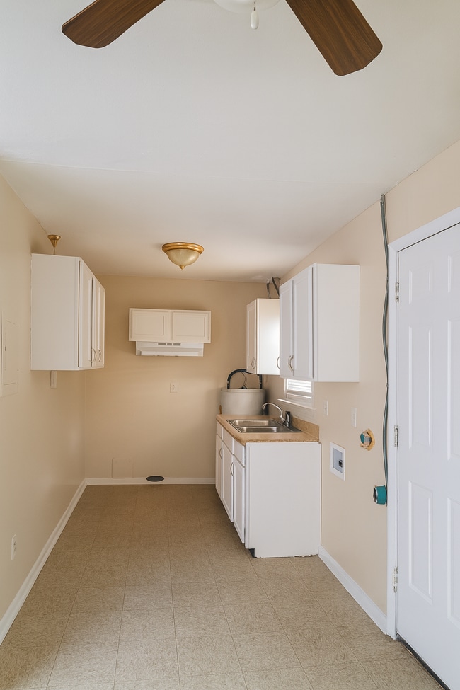 Building Photo - 2849 Leone Dr N