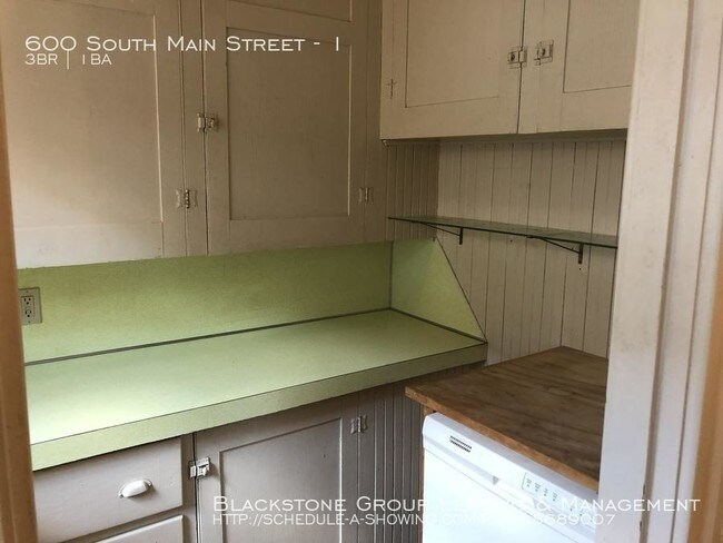 Building Photo - 3 bedroom in Woonsocket RI 02895