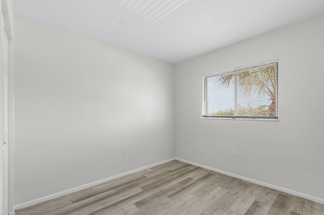 Building Photo - The Meridian at 2825