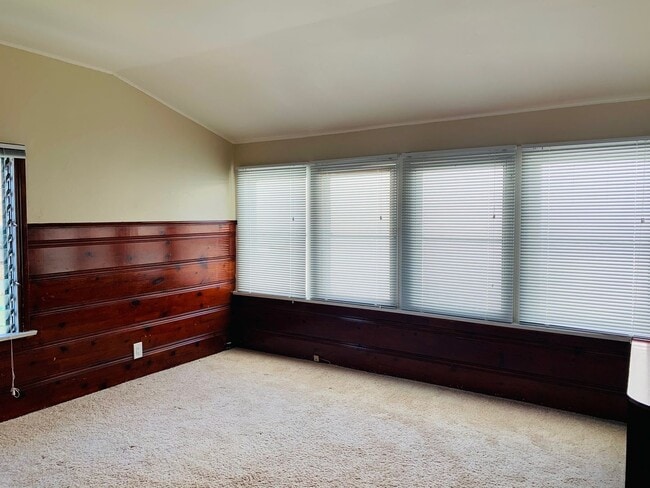 Interior Photo - 11923-27 Venice Blvd