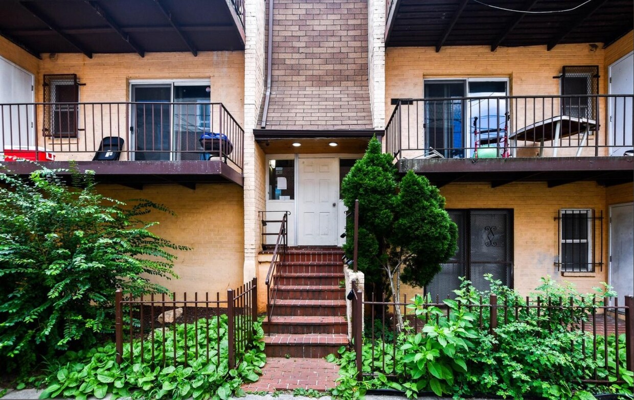 Primary Photo - Spacious and Convenient 2-Bedroom Condo in...