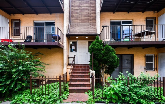 Spacious and Convenient 2-Bedroom Condo in... - Spacious and Convenient 2-Bedroom Condo in...