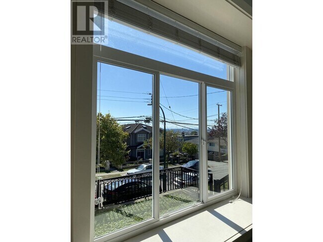 Photo du bâtiment - 719 E 61st Ave