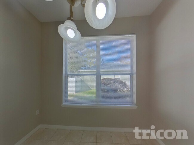 Foto del edificio - 3410 Starbird Dr