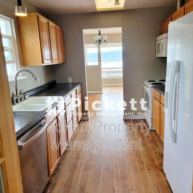 Building Photo - 2821 Erlands Beach Loop NW