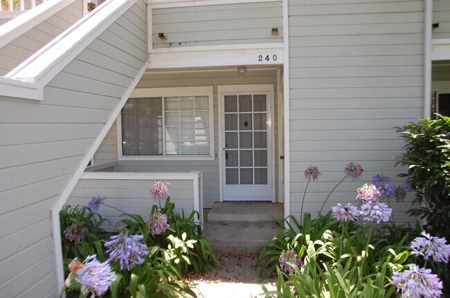 Foto del edificio - Two Bedroom Goleta Condo