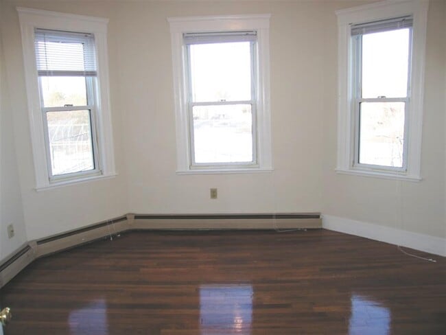 Building Photo - 38 Lincoln Pky