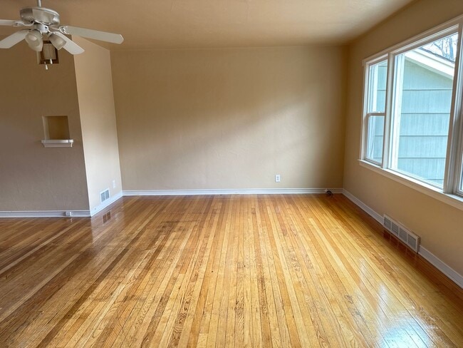 Foto del edificio - 12 Sunnycrest Dr