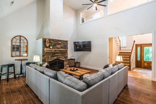 Foto del edificio - 3115 High Ridge Rd