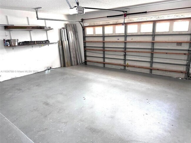 Foto del edificio - 480 NW 188th Terrace
