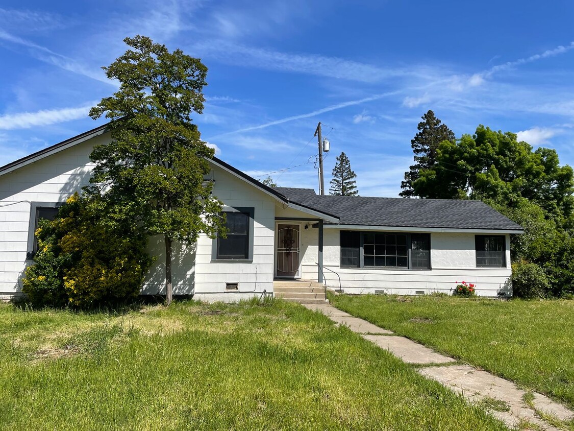 Primary Photo - Welcome to this Countryside Home