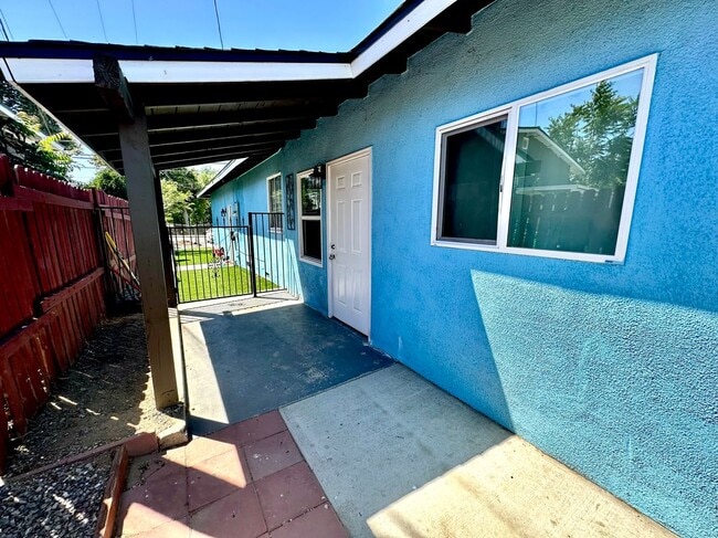 Building Photo - 908 Orange St