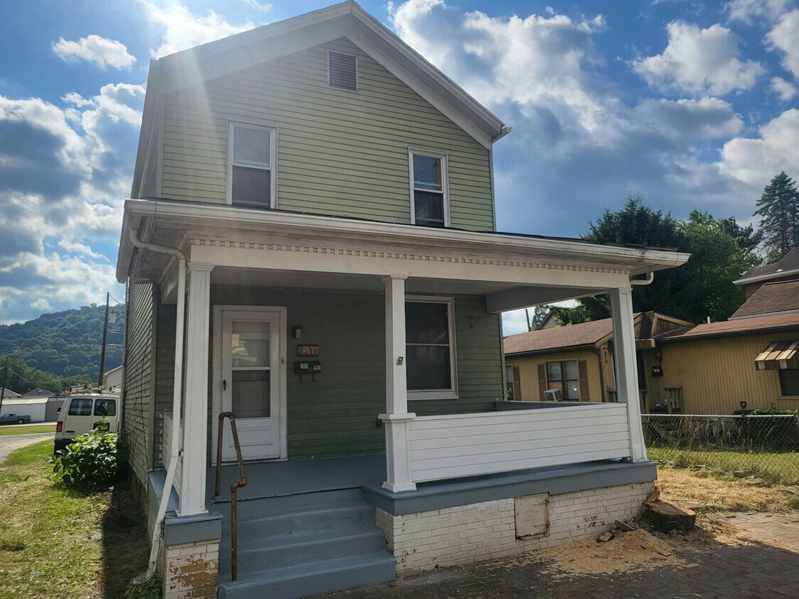 Primary Photo - 2518 9th Ave
