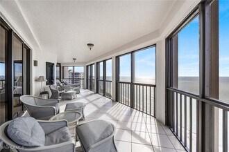 Building Photo - 8171 Bay Colony Dr