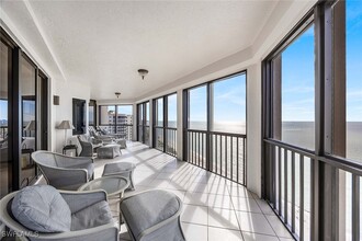 Building Photo - 8171 Bay Colony Dr