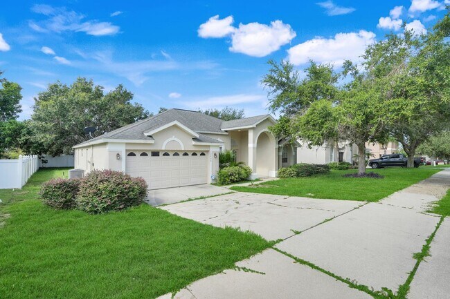 Foto del edificio - 12900 Cloverdale Ln